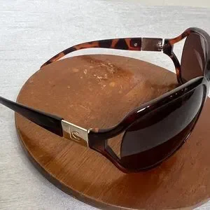 Liz Clairborne Sunglasses with  Open Side Cut outs Liz Claiborne | Accessories | Liz Clairborne Sunglasses With  main image 3